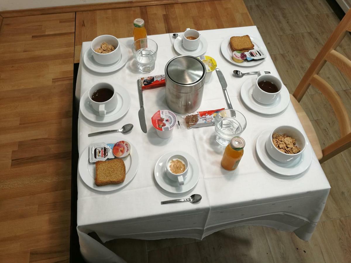 Al Trenino Accomodation Hotel Рим Екстериор снимка